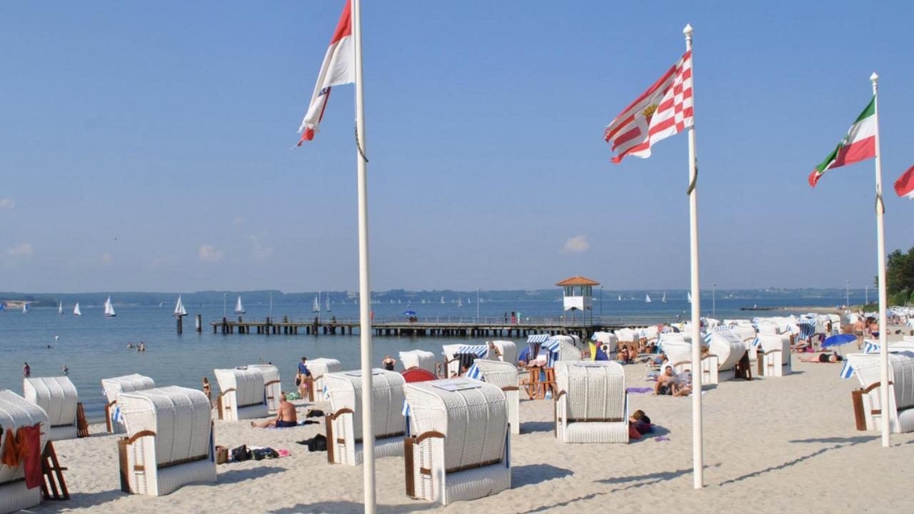 Strandblick Mit Strandkorb & Fahrraedern Glücksburg Kültér fotó