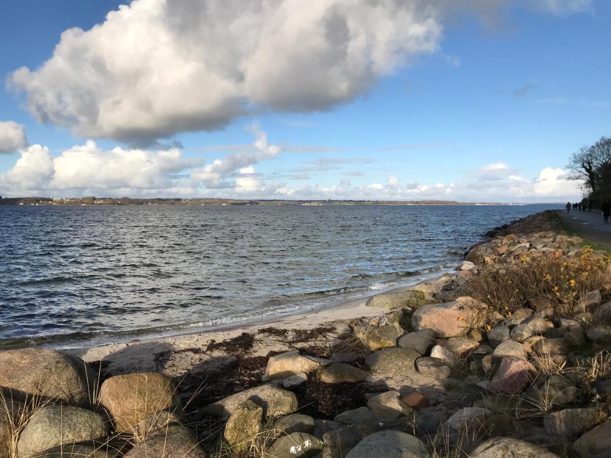Strandblick Mit Strandkorb & Fahrraedern Glücksburg Kültér fotó